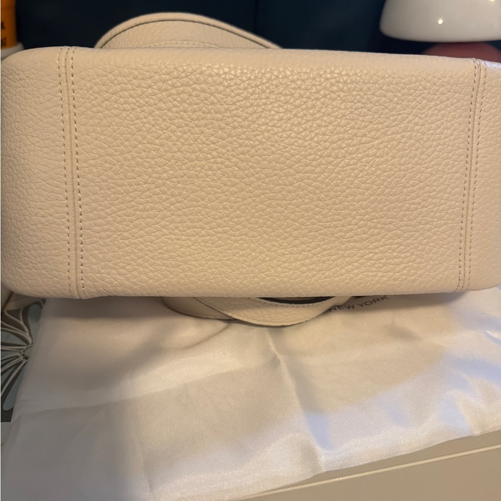 Coach Cary Pebbled Leather Shoulder Bag in Chalk/Light Beige with Gold Hardware - Picture 4 of 5